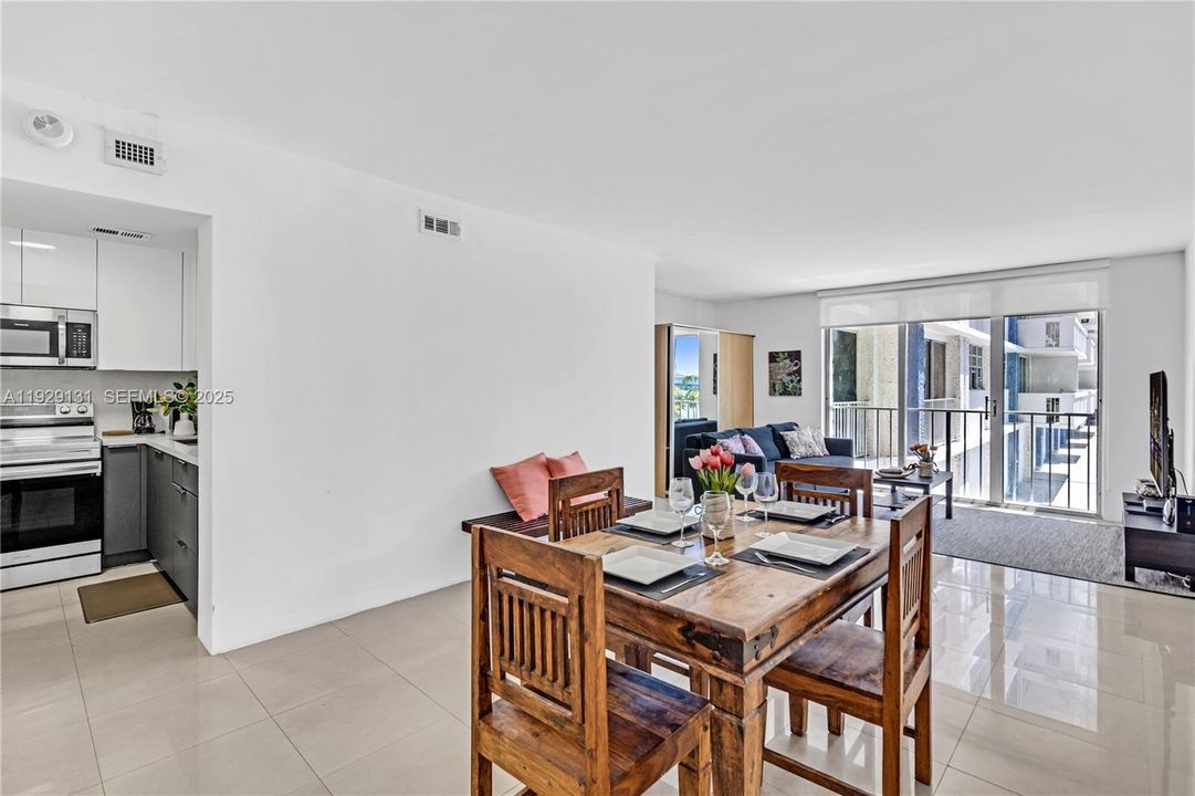 В аренду: $2,200 (1 спален, 1 ванн, 600 Квадратных фут)