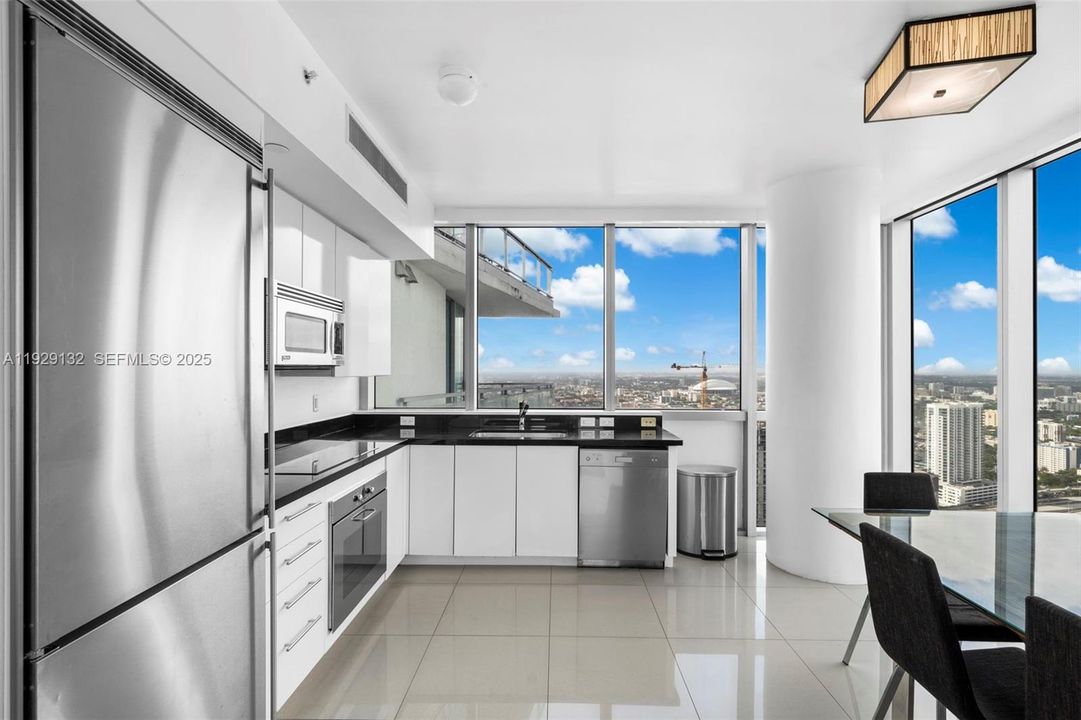 В аренду: $4,400 (2 спален, 2 ванн, 1389 Квадратных фут)