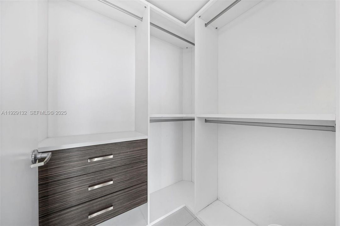 В аренду: $4,400 (2 спален, 2 ванн, 1389 Квадратных фут)