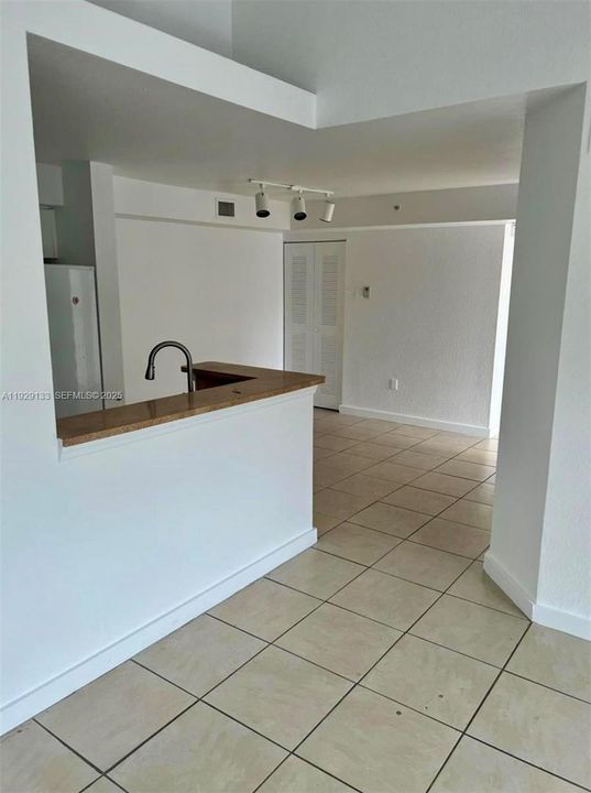 В аренду: $2,150 (3 спален, 2 ванн, 1126 Квадратных фут)