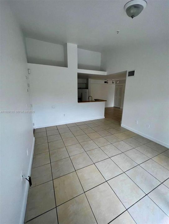 В аренду: $2,150 (3 спален, 2 ванн, 1126 Квадратных фут)