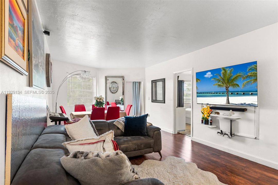 En Venta: $229,000 (2 camas, 2 baños, 935 Pies cuadrados)