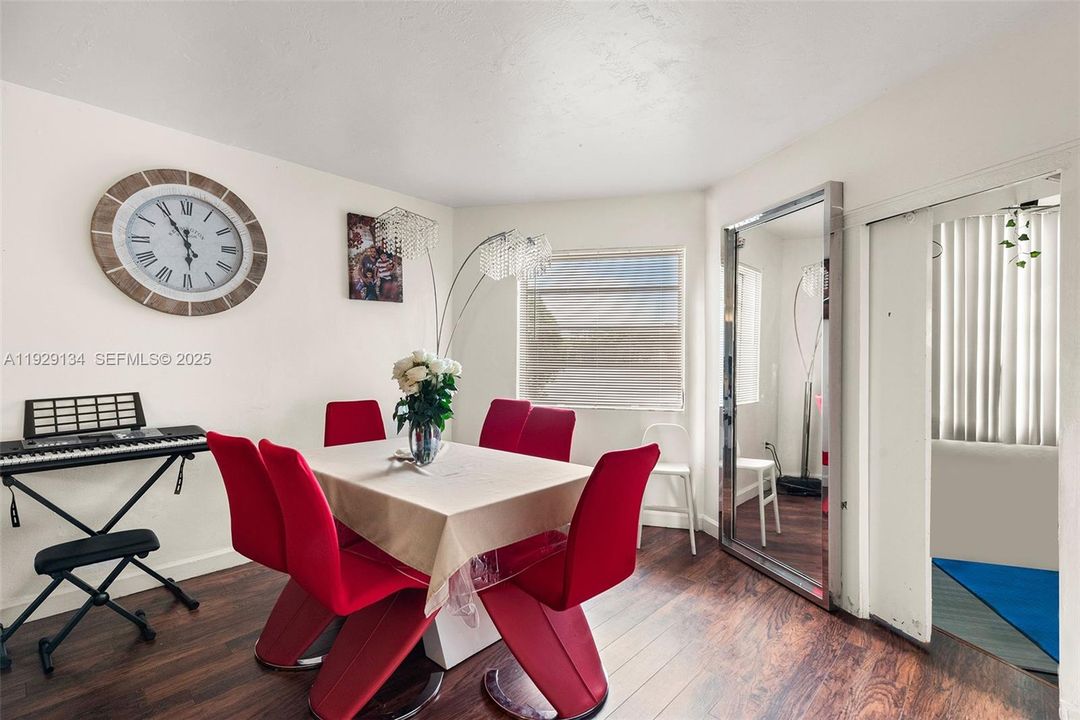 En Venta: $229,000 (2 camas, 2 baños, 935 Pies cuadrados)