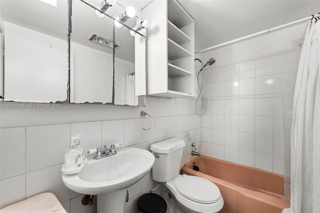 En Venta: $229,000 (2 camas, 2 baños, 935 Pies cuadrados)