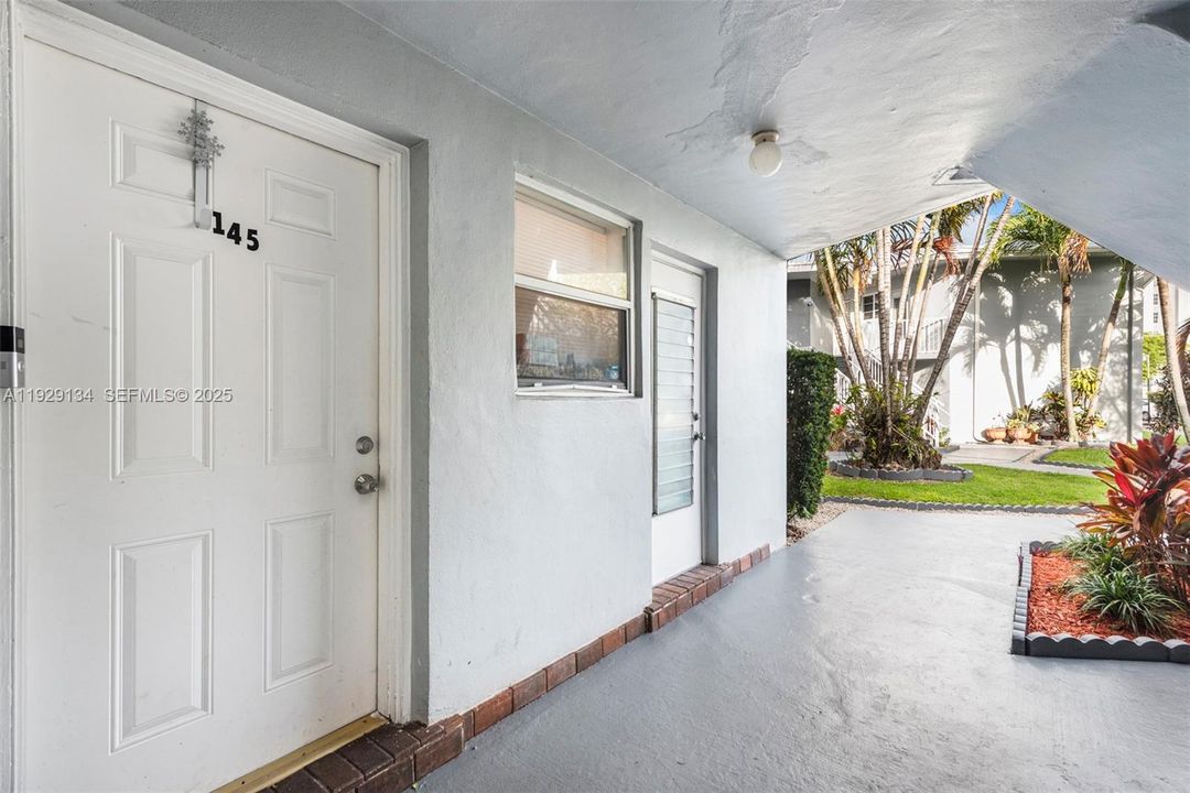 En Venta: $229,000 (2 camas, 2 baños, 935 Pies cuadrados)