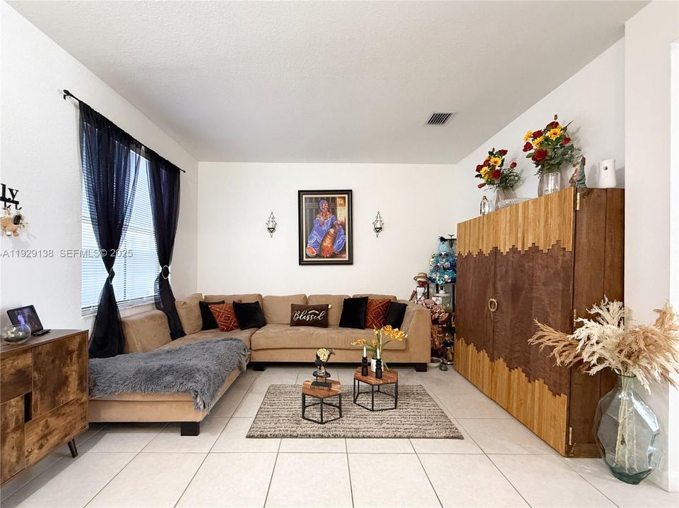 В аренду: $2,800 (3 спален, 2 ванн, 1483 Квадратных фут)