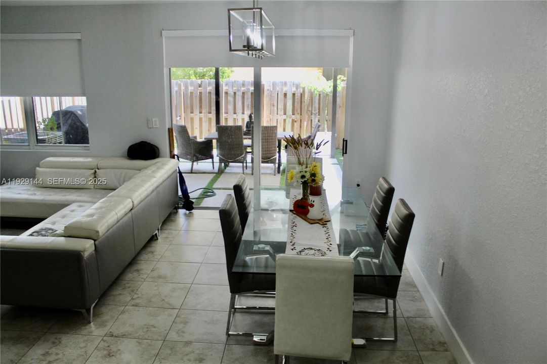 待售: $420,000 (4 贝兹, 2 浴室, 1856 平方英尺)