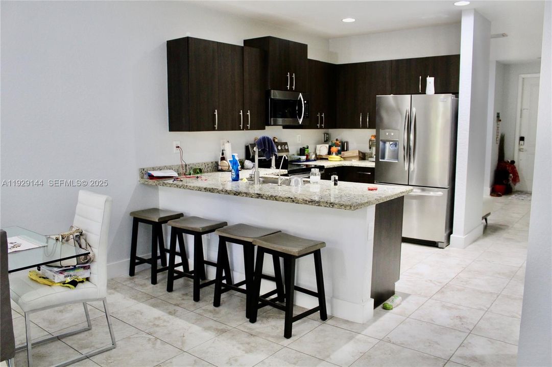 待售: $420,000 (4 贝兹, 2 浴室, 1856 平方英尺)