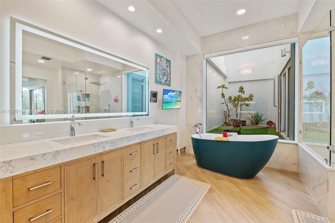 На продажу: $2,699,000 (3 спален, 3 ванн, 3780 Квадратных фут)