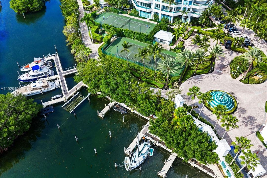 На продажу: $2,699,000 (3 спален, 3 ванн, 3780 Квадратных фут)