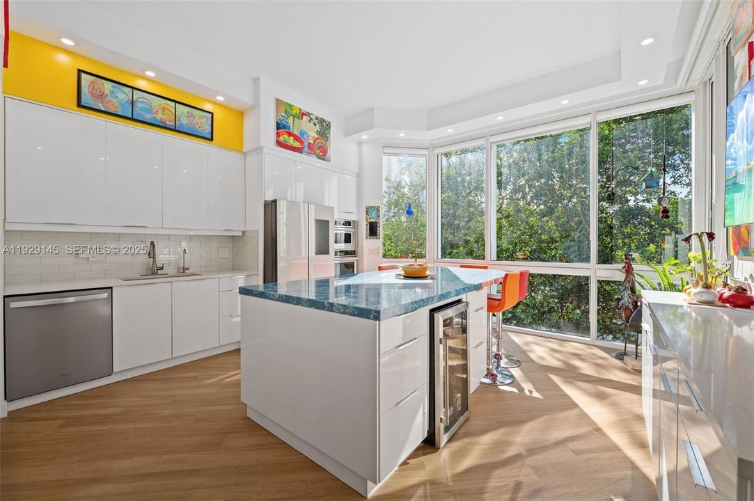 На продажу: $2,699,000 (3 спален, 3 ванн, 3780 Квадратных фут)