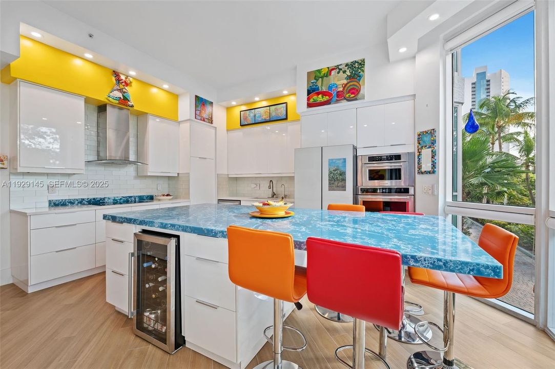 На продажу: $2,699,000 (3 спален, 3 ванн, 3780 Квадратных фут)