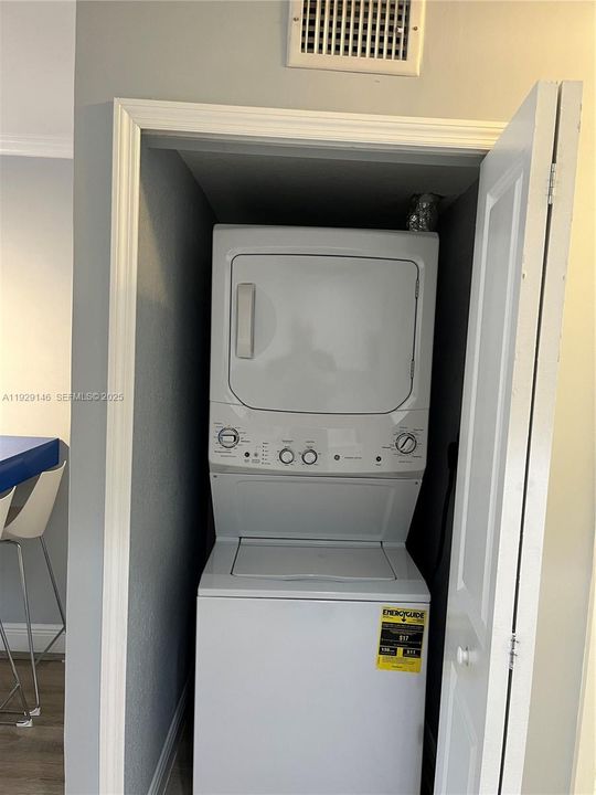 For Rent: $2,600 (2 beds, 2 baths, 960 Square Feet)