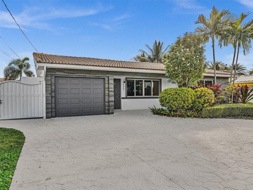 For Rent: $6,950 (4 beds, 3 baths, 1780 Square Feet)