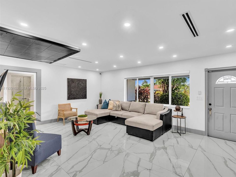 For Rent: $6,950 (4 beds, 3 baths, 1780 Square Feet)