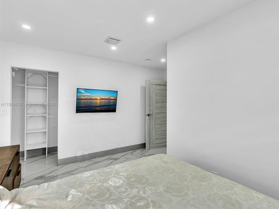 For Rent: $6,950 (4 beds, 3 baths, 1780 Square Feet)