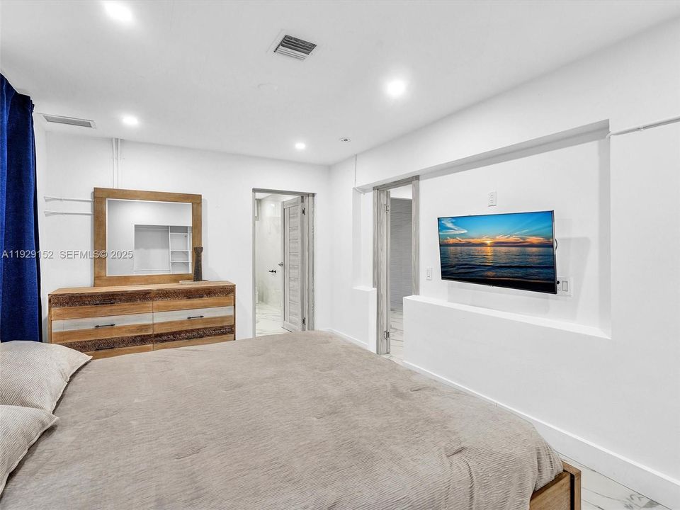 For Rent: $6,950 (4 beds, 3 baths, 1780 Square Feet)