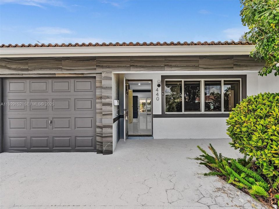 For Rent: $6,950 (4 beds, 3 baths, 1780 Square Feet)