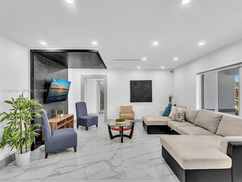 For Rent: $6,950 (4 beds, 3 baths, 1780 Square Feet)