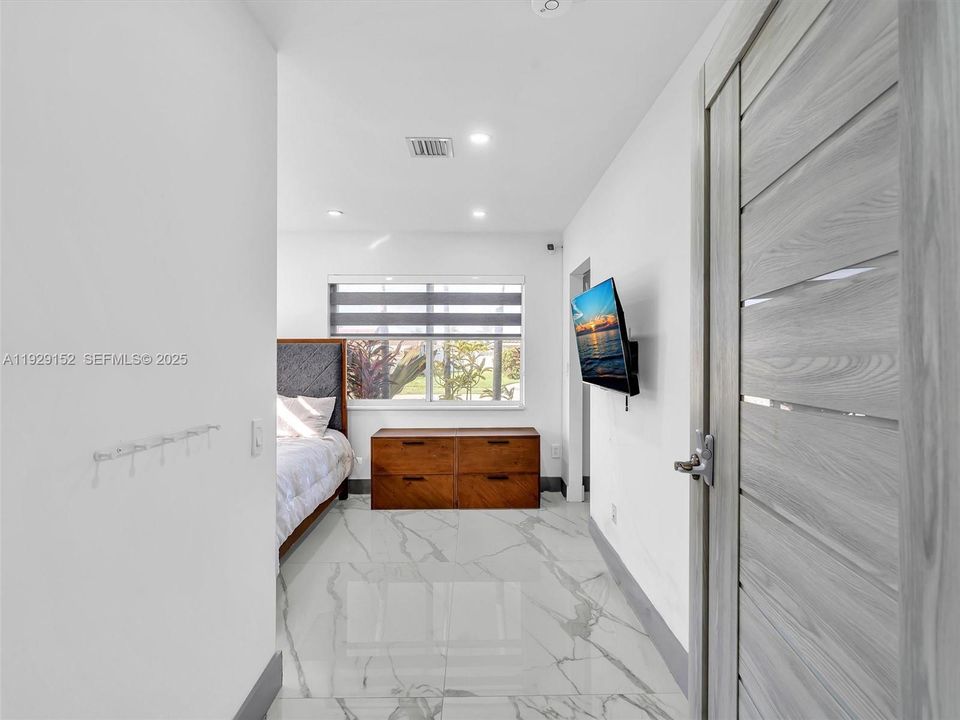 For Rent: $6,950 (4 beds, 3 baths, 1780 Square Feet)