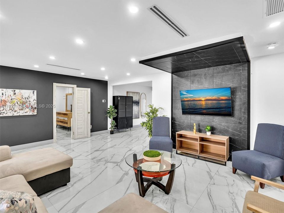 For Rent: $6,950 (4 beds, 3 baths, 1780 Square Feet)