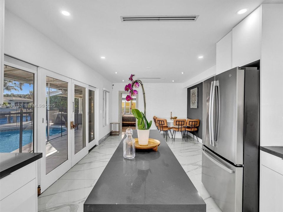 For Rent: $6,950 (4 beds, 3 baths, 1780 Square Feet)