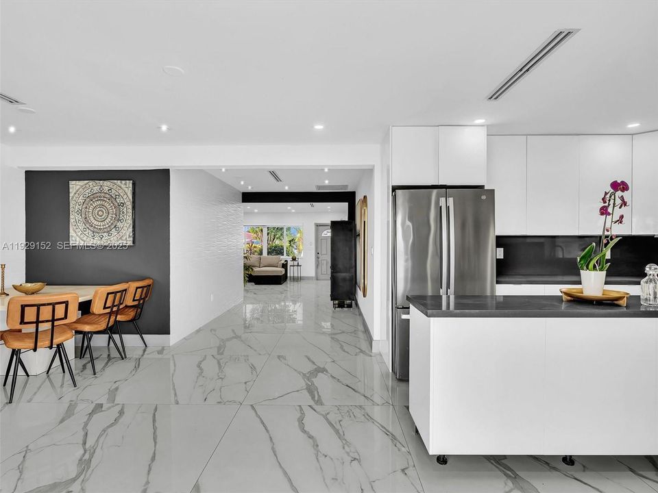 For Rent: $6,950 (4 beds, 3 baths, 1780 Square Feet)