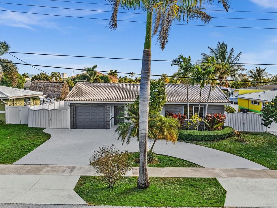 For Rent: $6,950 (4 beds, 3 baths, 1780 Square Feet)