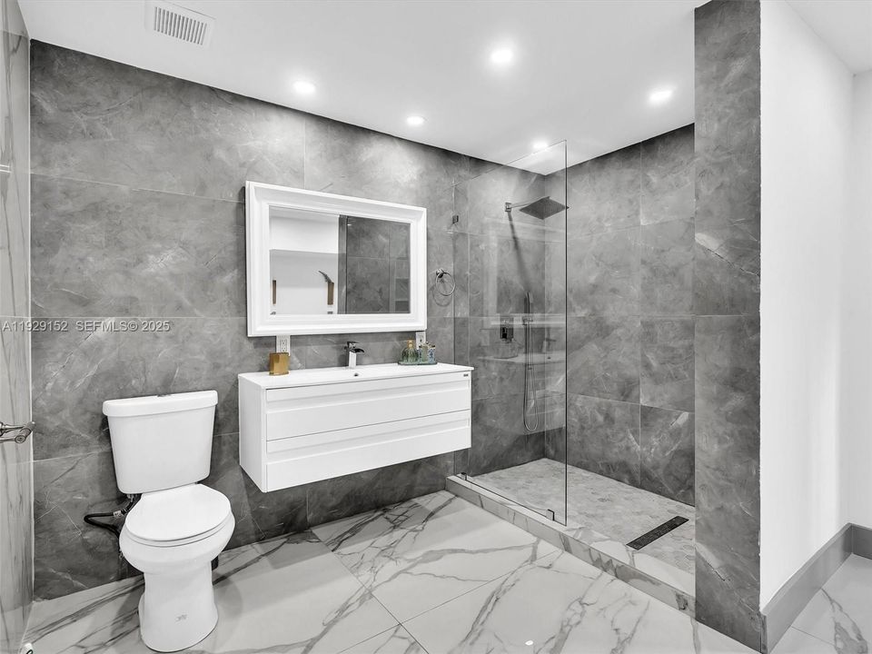 For Rent: $6,950 (4 beds, 3 baths, 1780 Square Feet)