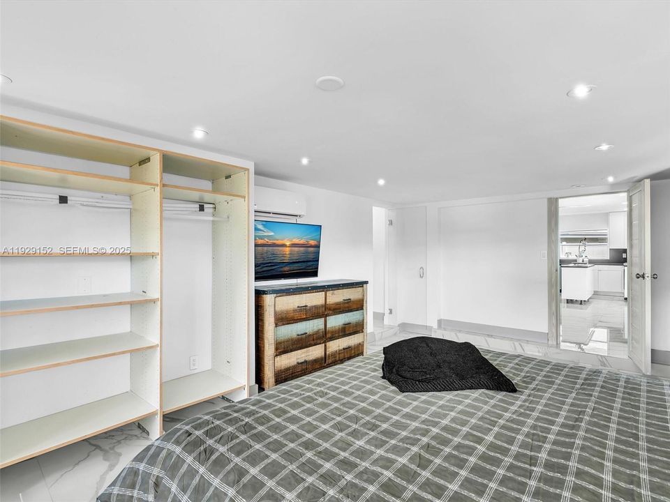 For Rent: $6,950 (4 beds, 3 baths, 1780 Square Feet)