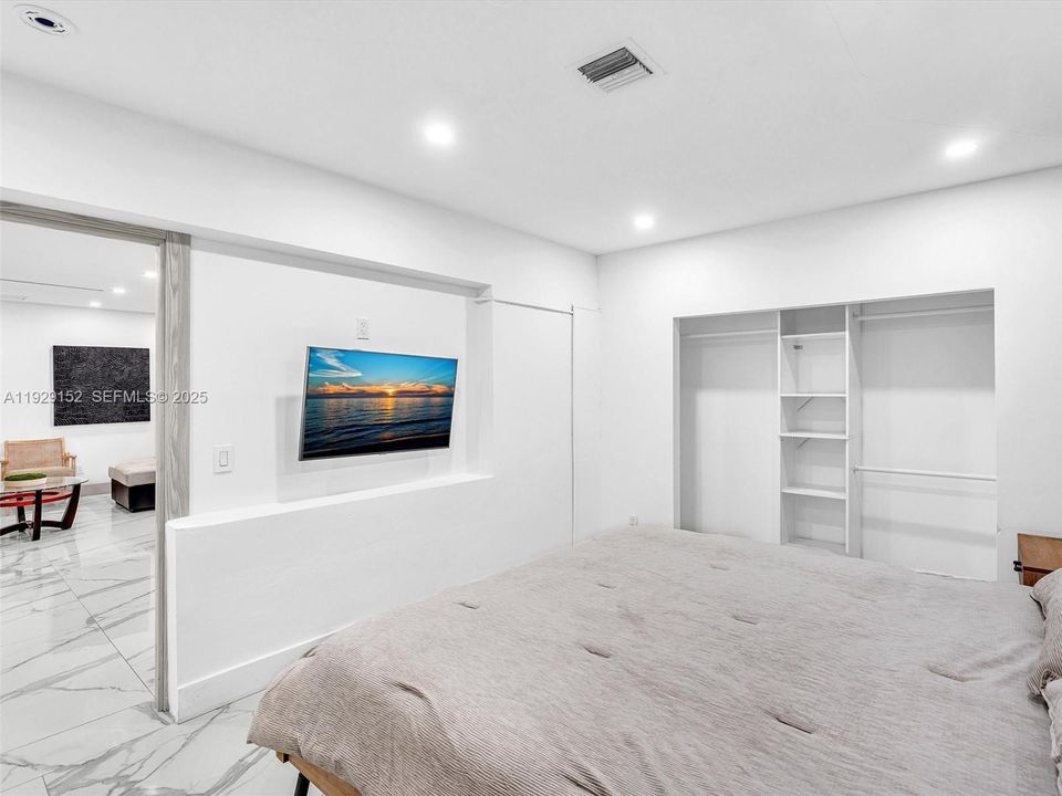 For Rent: $6,950 (4 beds, 3 baths, 1780 Square Feet)