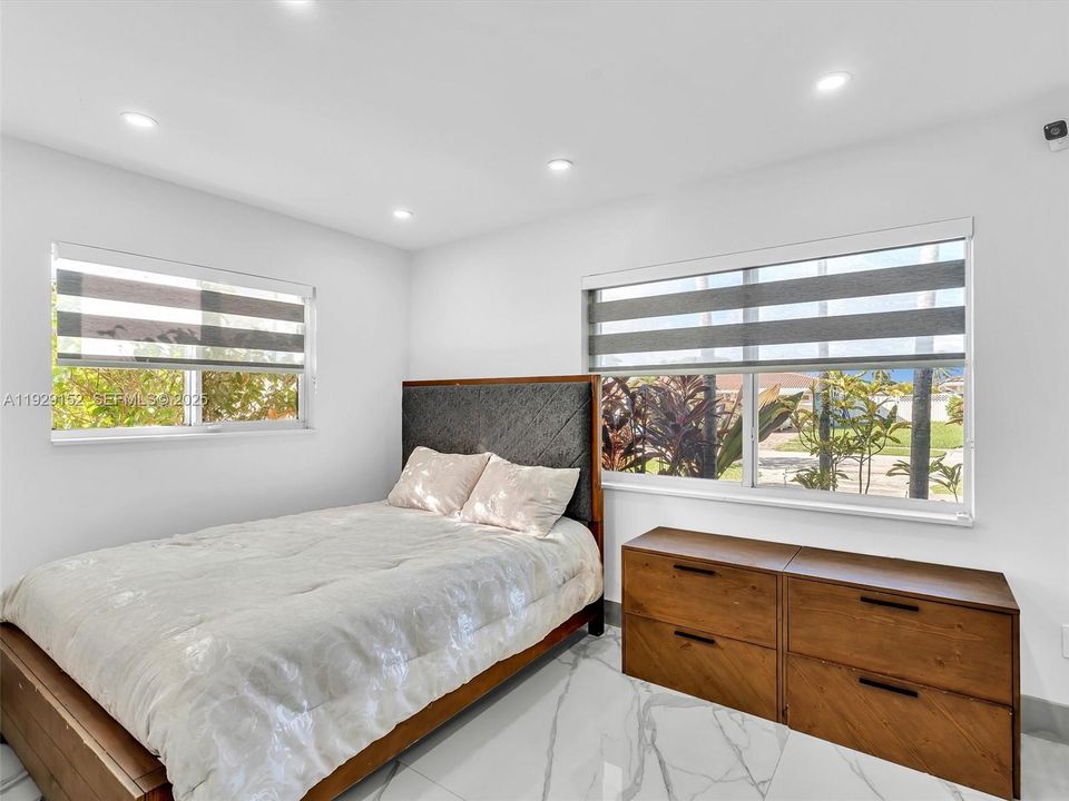 For Rent: $6,950 (4 beds, 3 baths, 1780 Square Feet)