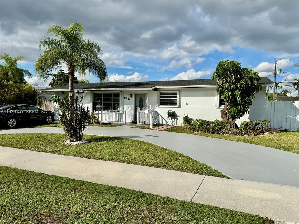 En Renta: $3,900 (4 camas, 2 baños, 1656 Pies cuadrados)