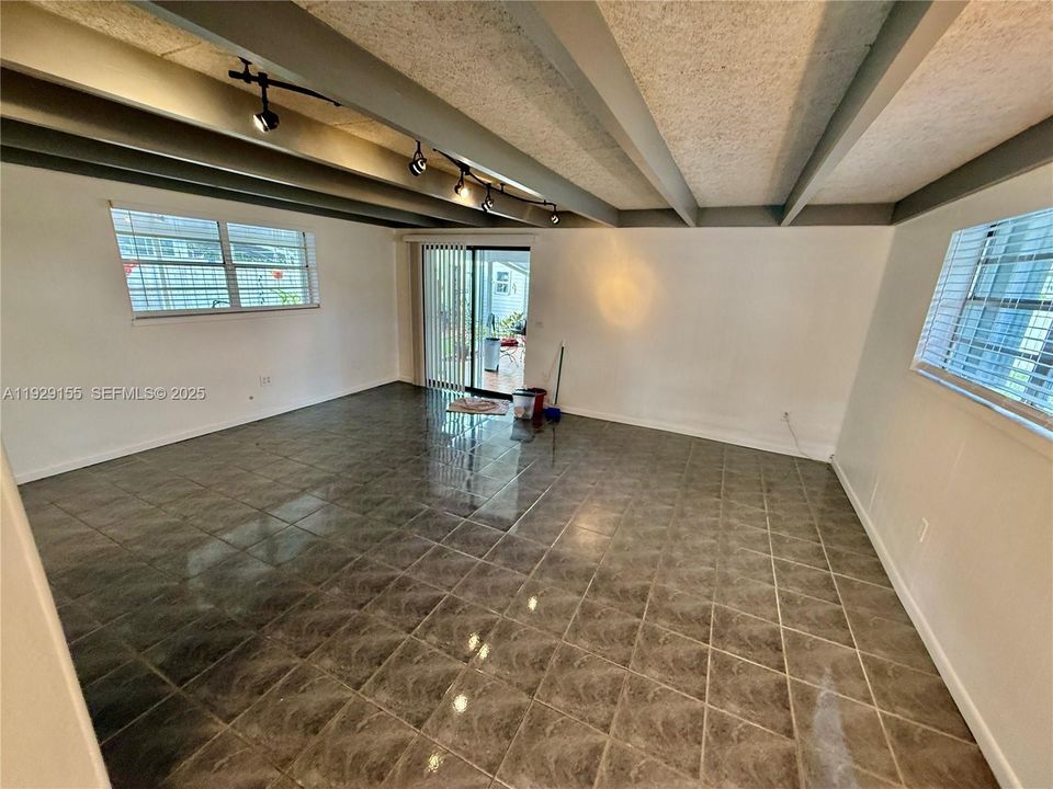 En Renta: $3,900 (4 camas, 2 baños, 1656 Pies cuadrados)