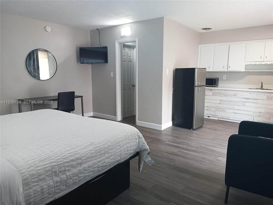 For Rent: $1,400 (0 beds, 1 baths, 0 Square Feet)