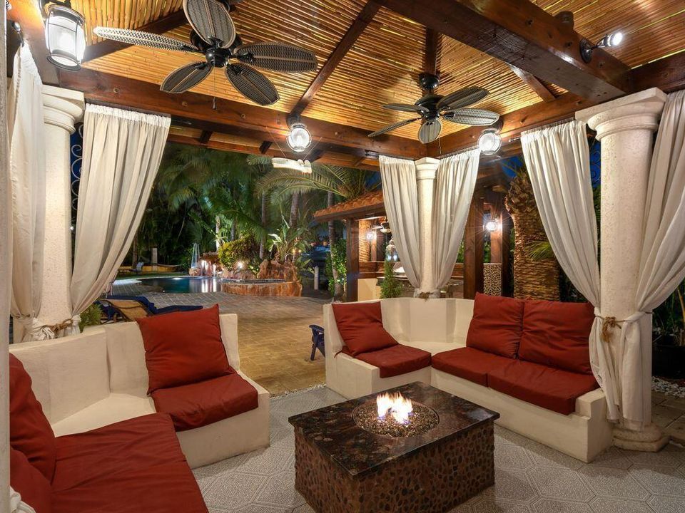 Tiki Bar