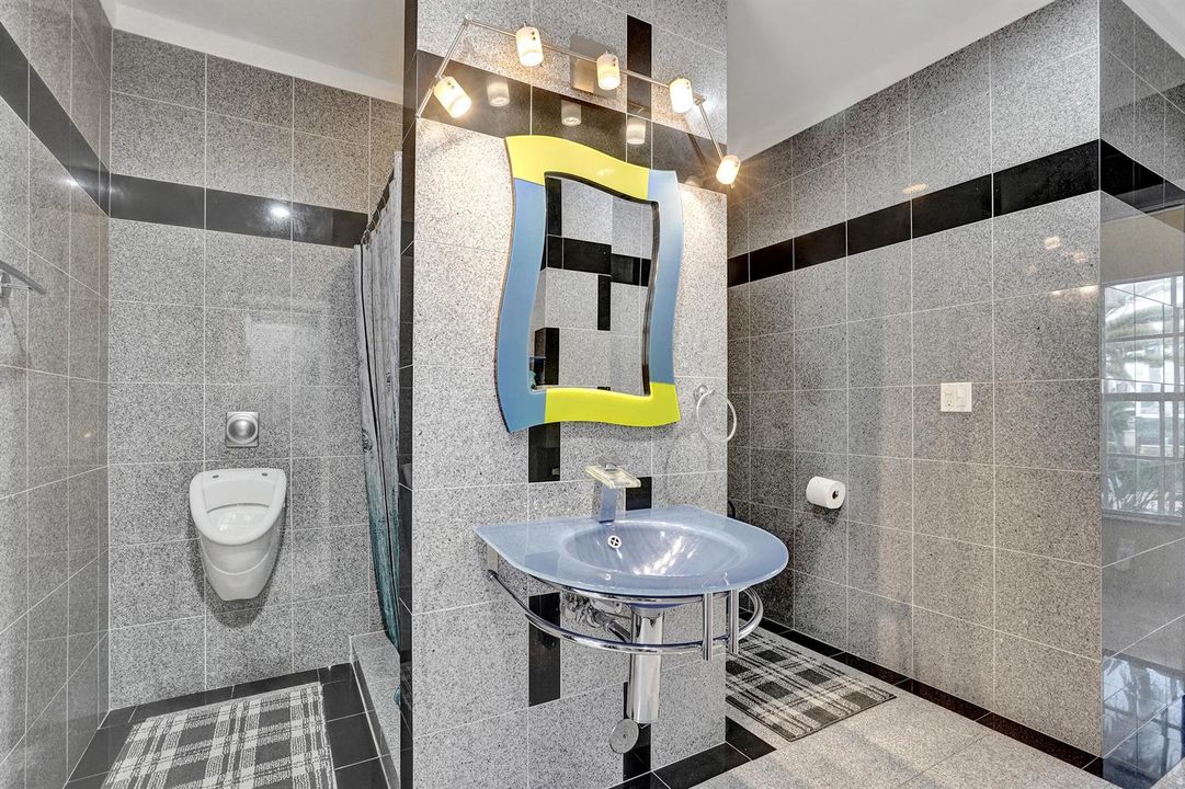 Rathroom pool/BR 3