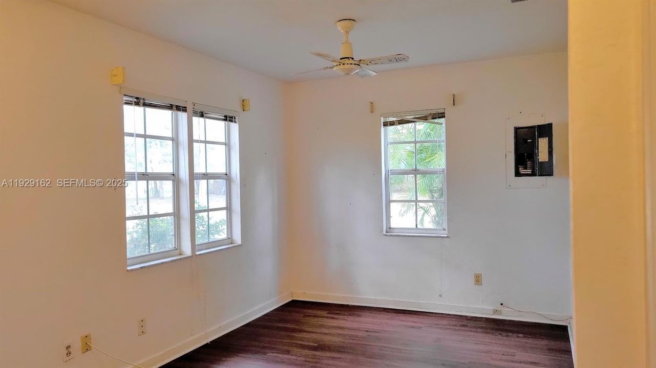 For Sale: $239,900 (2 beds, 2 baths, 1577 Square Feet)