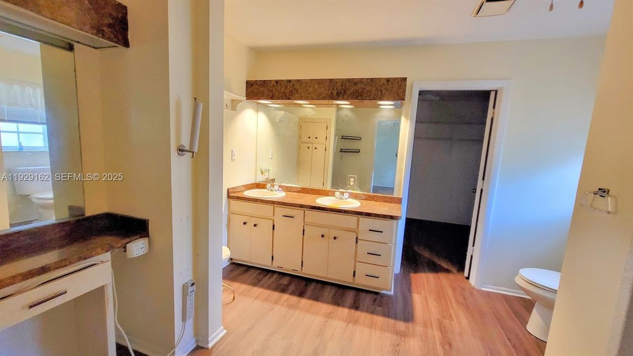 For Sale: $239,900 (2 beds, 2 baths, 1577 Square Feet)