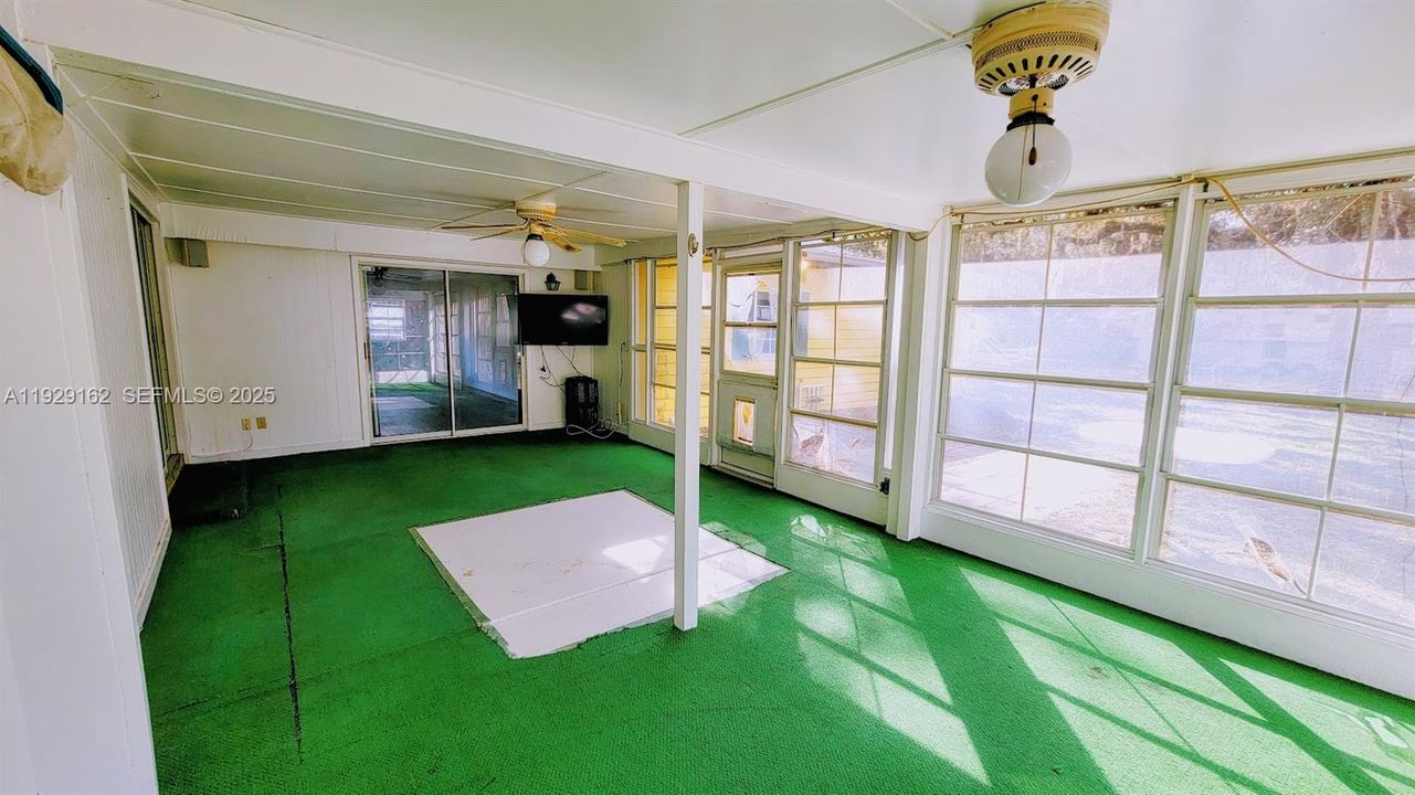 For Sale: $239,900 (2 beds, 2 baths, 1577 Square Feet)