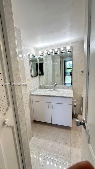 В аренду: $2,100 (2 спален, 2 ванн, 994 Квадратных фут)