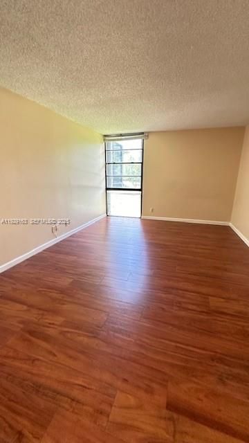 В аренду: $2,100 (2 спален, 2 ванн, 994 Квадратных фут)