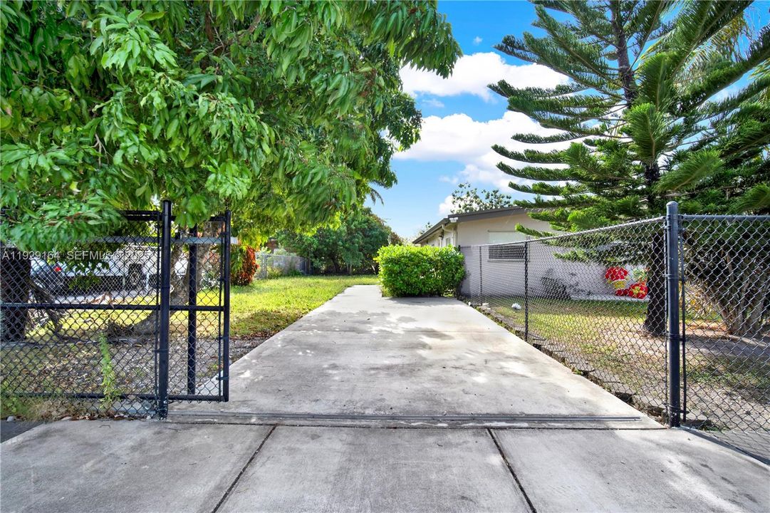 For Rent: $1,200 (1 beds, 1 baths, 800 Square Feet)