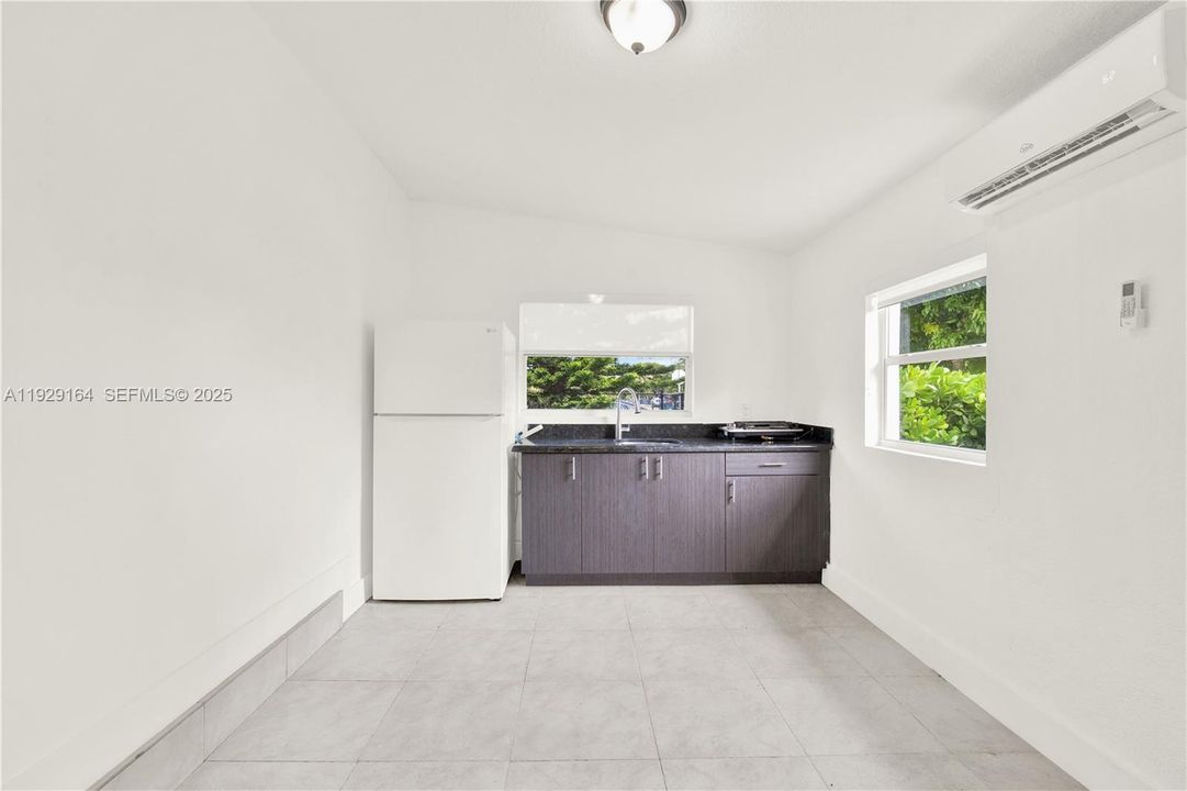 For Rent: $1,200 (1 beds, 1 baths, 800 Square Feet)