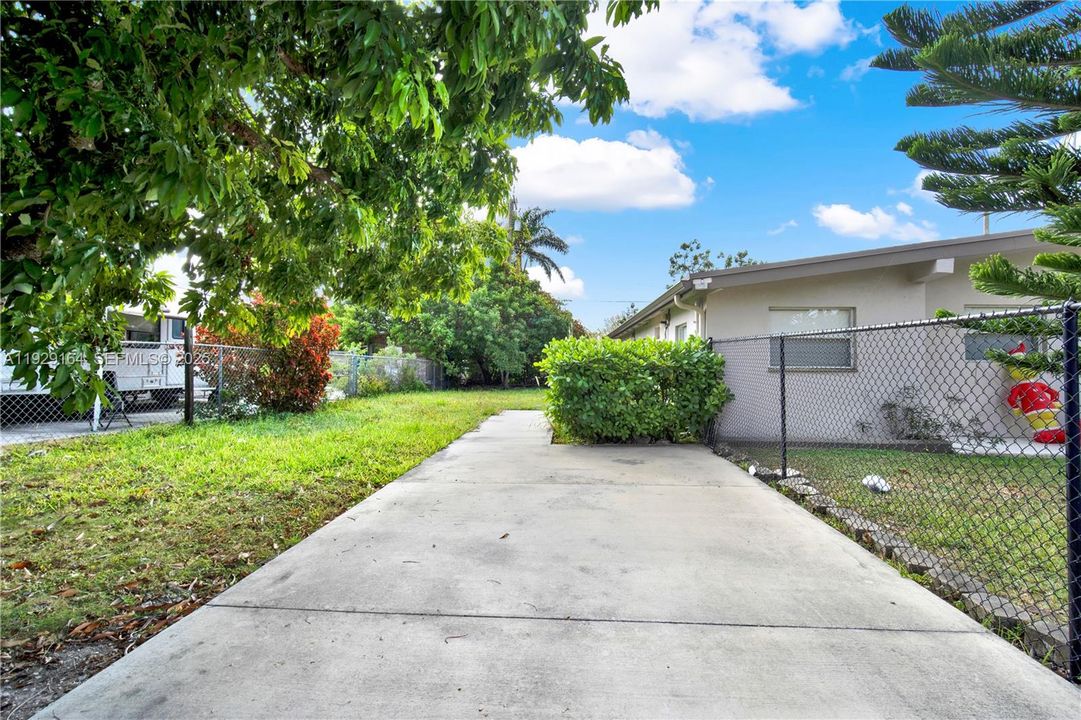 For Rent: $1,200 (1 beds, 1 baths, 800 Square Feet)