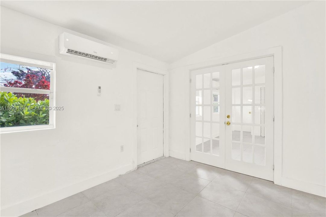 For Rent: $1,200 (1 beds, 1 baths, 800 Square Feet)