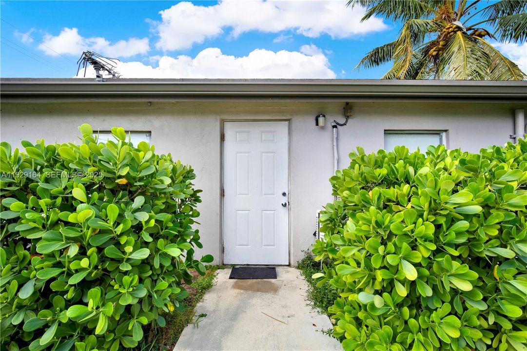 For Rent: $1,200 (1 beds, 1 baths, 800 Square Feet)