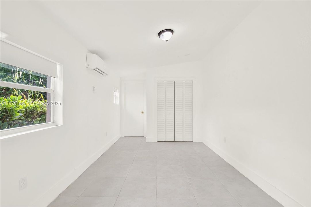 For Rent: $1,200 (1 beds, 1 baths, 800 Square Feet)