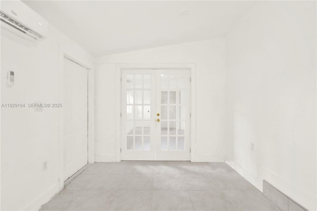 For Rent: $1,200 (1 beds, 1 baths, 800 Square Feet)