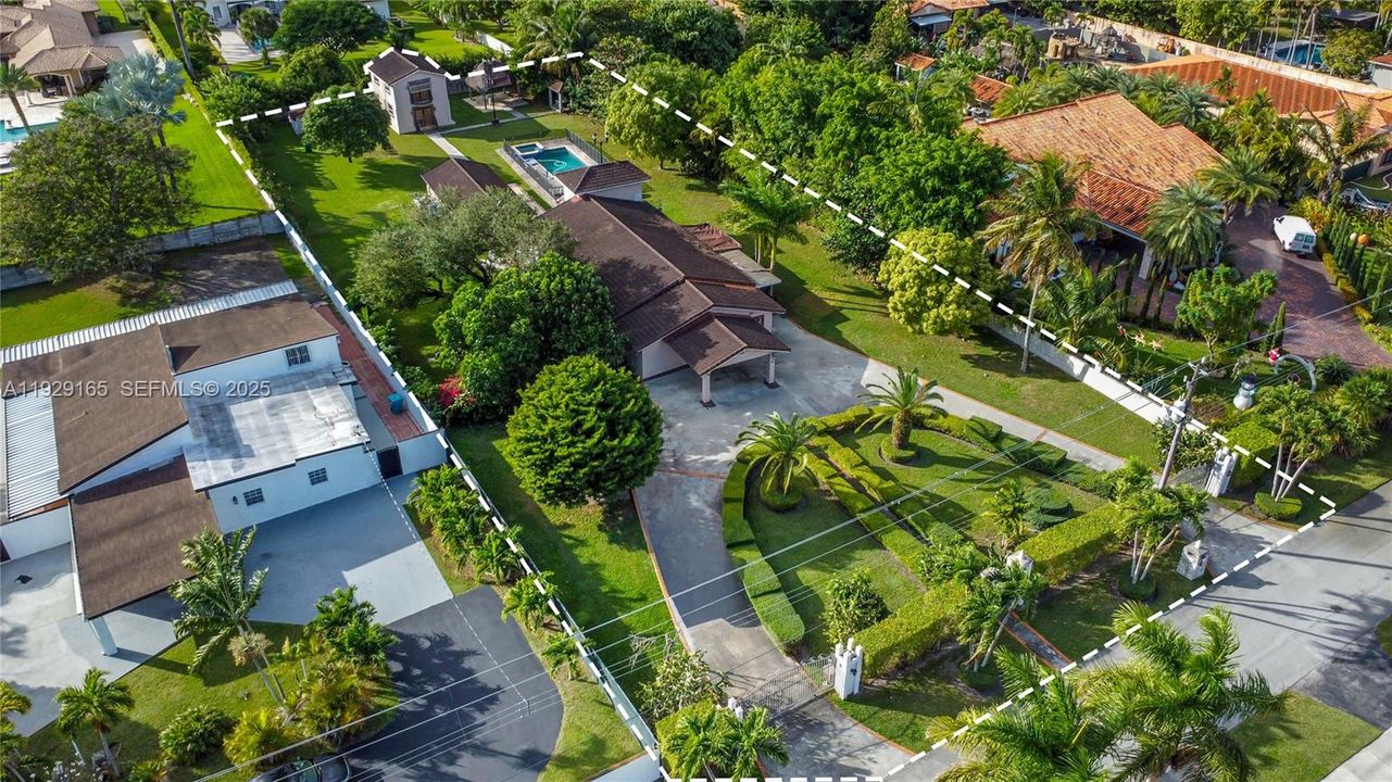 For Sale: $2,250,000 (4 beds, 2 baths, 2909 Square Feet)